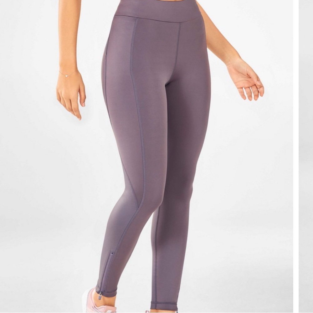 Fabletics High-Waisted UltraCool Spin Pant Leggings Shadow Shine Purple Small‎